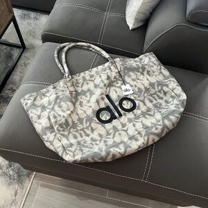 New Alo YOGA shoppers bag